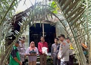 POLSEK AIR JOMAN GELAR JUMAT BAROKAH BERIKAN BANTUAN KEPADA WARGA DHUAFA