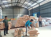POLSEK KOTA KISARAN POLRES ASAHAN DAMPINGI PENDISTRIBUSIAN HASIL PANEN JAGUNG KE PERUM BULOG