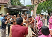 Safari Kamtibmas, Kapolres Balangan Berikan Bantuan Sosial Di Desa Liyu.