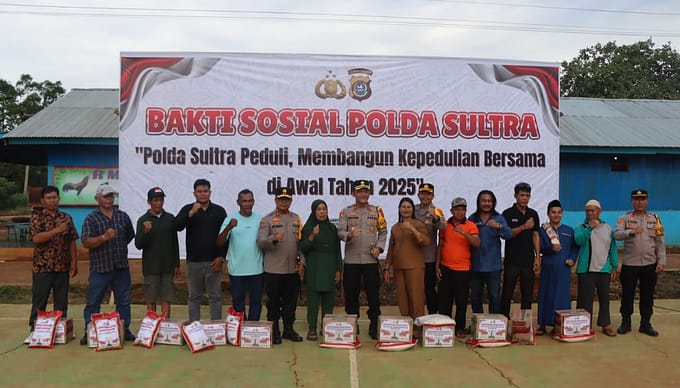 Kapolda Sultra Serahkan 200 Paket Bantuan Sosial Kepada Masyarakat Langgikima