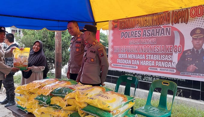 Polsek Sei Kepayang dan Polsek Air Joman Gelar Gerakan Beras Murah dalam Rangka HUT RI ke-80