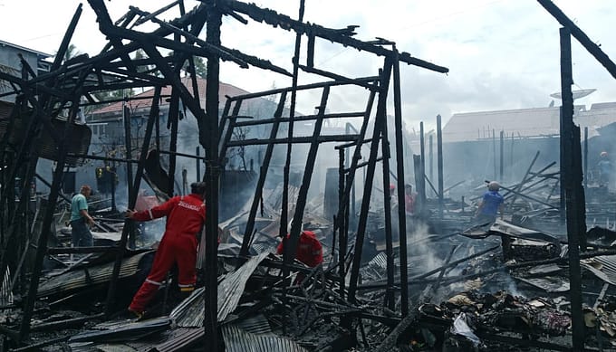 Siang Mencekam di Paringin, Api Hanguskan 5 Rumah Warga di Kelurahan Paringin Kota RT 11