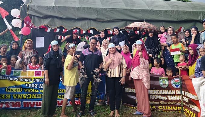 Keseruan Warga Gunung Batu Meriahkan HUT RI ke-80 dengan Lomba Nangkap Itik
